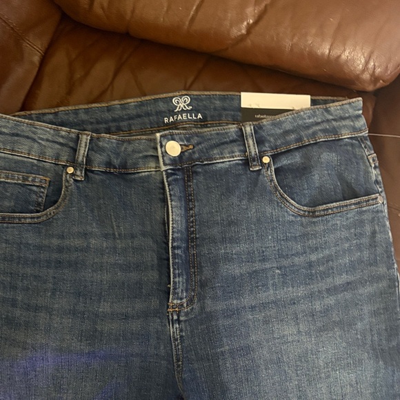 Rafaella Women’s Jean shorts - Picture 5 of 7